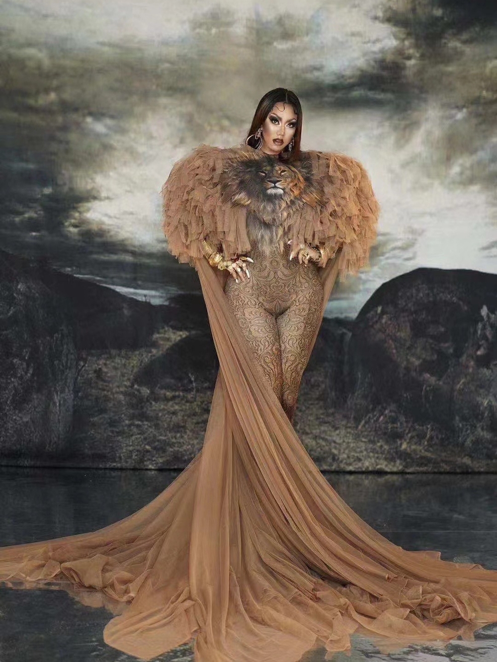 Feather-Shoulder Lion Motif Prom Gown in Brown 2 Pieces Woman Set